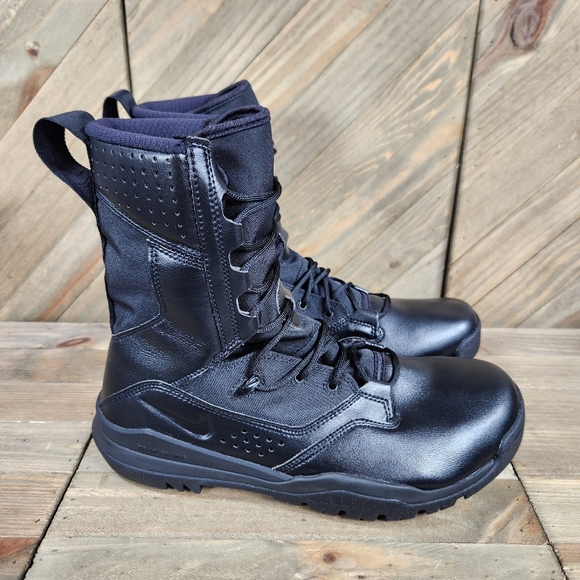 nike sf field boot